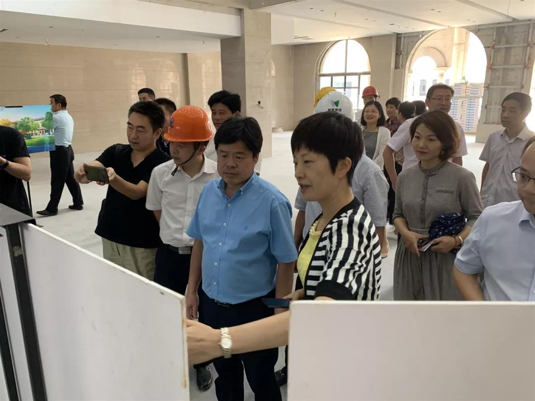 市委常委、組織部長徐仲儀一行赴老年大學(xué)新建工程一期開展調(diào)研